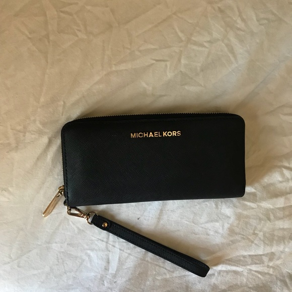 Michael Kors Handbags - Michael Kors Jet Set Leather Wristlet